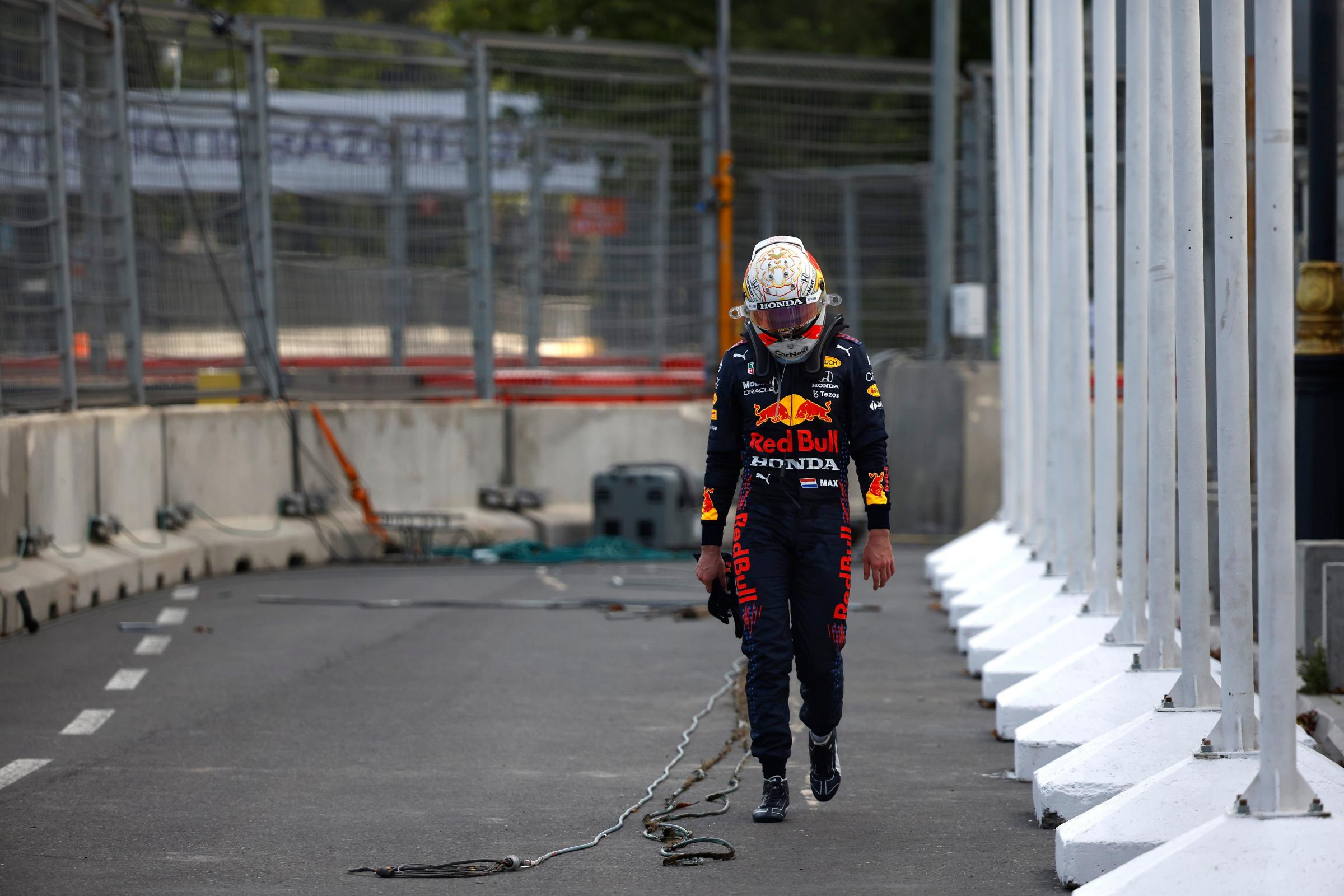 Max Verstappen Crashes Out Five Laps From The End Of Azerbaijan Grand Prix Border Telegraph